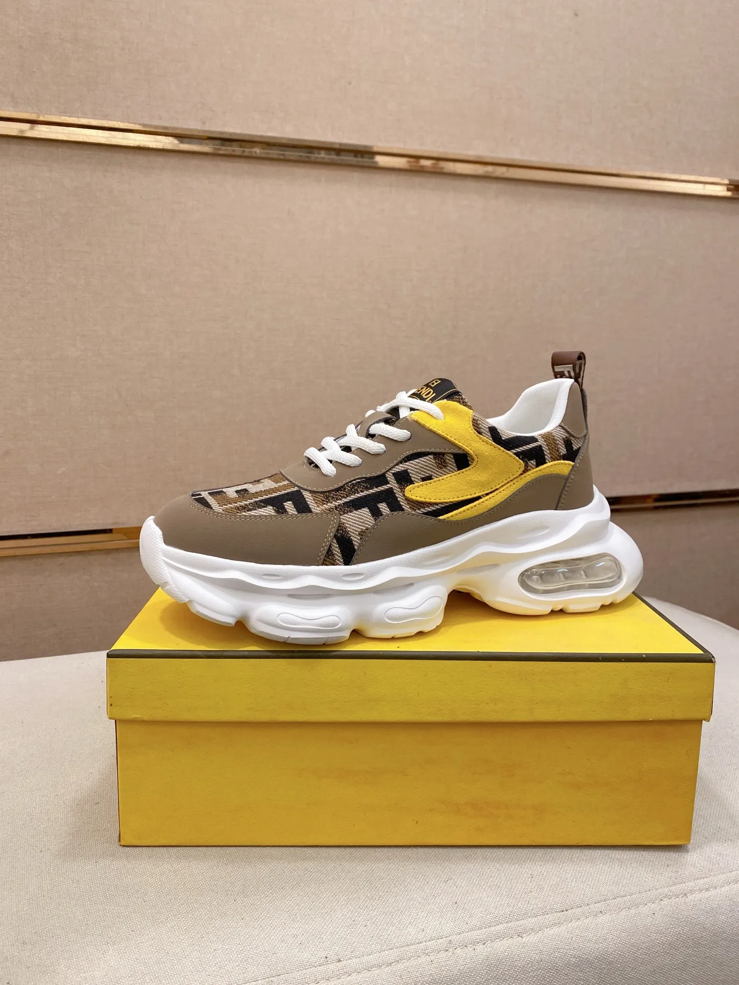 Factory price 442💰 (fendi) New style 👊🏻 upper 🇮🇹 imported cowhide fabric 🇩🇪 lining imported sheepskin lining. The original outsole is molded to highlight the identity of every man, and the upper foot is elegant and stable🚶🏻🚶🏻The high-end custom counters reproduce the original version📯No matter the wind or rain, the shoe last remains unchanged and can withstand the verification of time🔍️,🔵 Size: 38-44